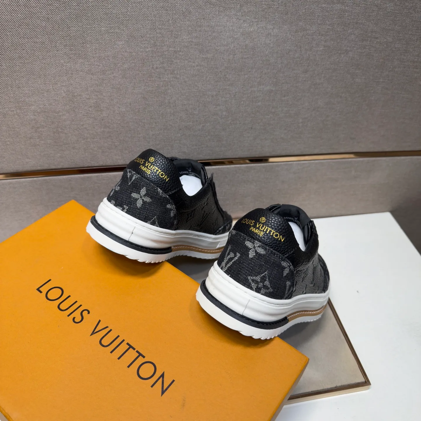 Men's men's shoes 💰pp400 [LV～] Men's casual shoes 2026z cabinet sales simultaneously 🔶Size: 38-44 #️⃣ 🔷2 colors🔜The upper is made of cowhide stitching➕Genuine leather lining, comfortable and breathable, sole: original comfortable and wear-resistant outsole, ⚠️Real 📱Photographed🎬The real thing is better📢📢📢